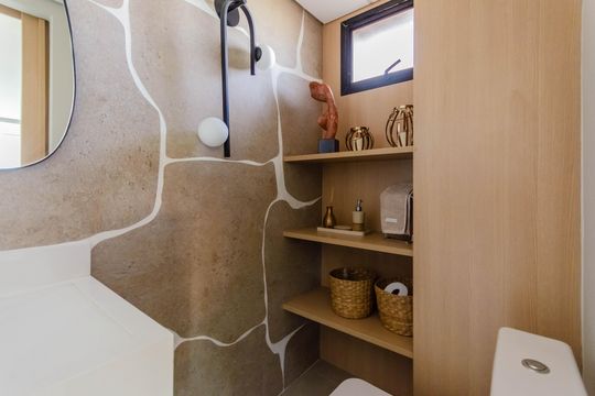 Apartamento mobiliado com 3 quartos, 1 suíte e piscina no condomínio para comprar. — Banheiro Andar Superior