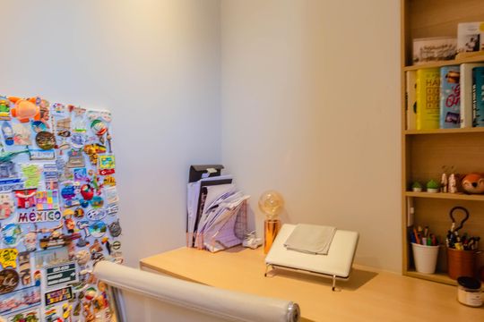 Apartamento mobiliado com 3 quartos, 1 suíte e piscina no condomínio para comprar. — Suíte