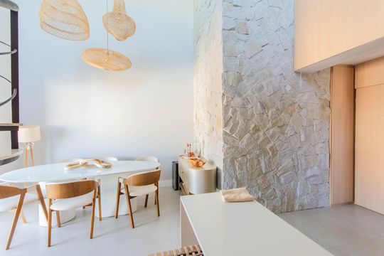 Apartamento mobiliado com 3 quartos, 1 suíte e piscina no condomínio para comprar. — Cozinha e Copa