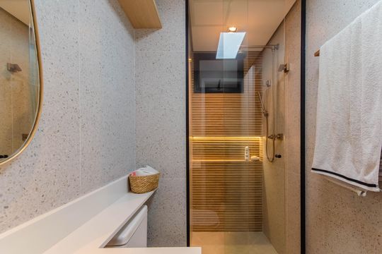 Apartamento mobiliado com 3 quartos, 1 suíte e piscina no condomínio para comprar. — Banheiro Social