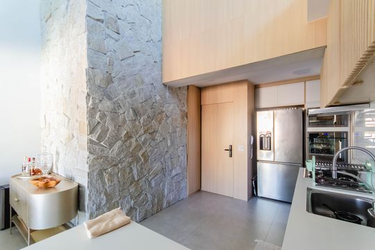 Apartamento mobiliado com 3 quartos, 1 suíte e piscina no condomínio para comprar. — Cozinha e Copa