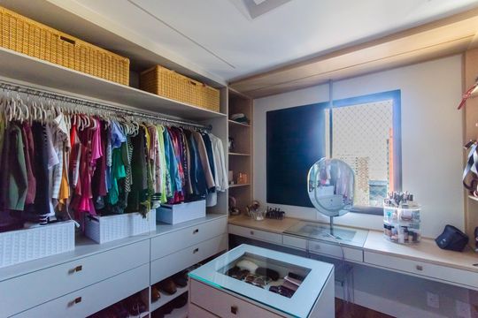 Apartamento mobiliado com 3 quartos, 1 suíte e piscina no condomínio para comprar. — Quarto 1