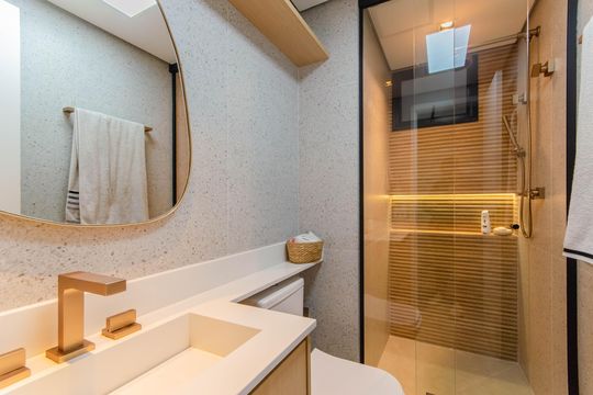 Apartamento mobiliado com 3 quartos, 1 suíte e piscina no condomínio para comprar. — Banheiro Social