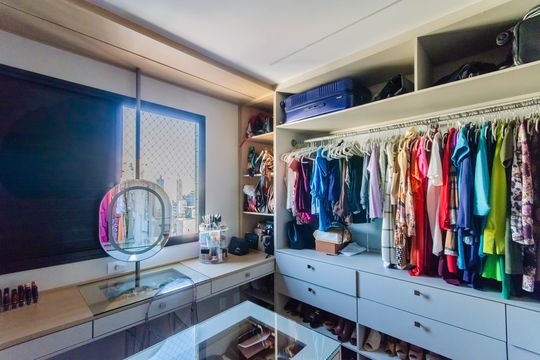 Apartamento mobiliado com 3 quartos, 1 suíte e piscina no condomínio para comprar. — Quarto 1
