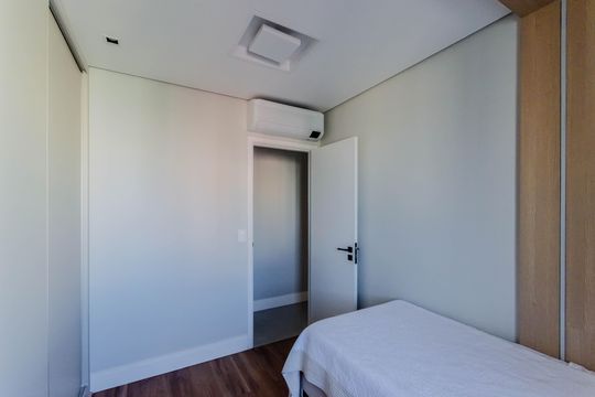 Apartamento mobiliado com 3 quartos, 1 suíte e piscina no condomínio para comprar. — Quarto 2
