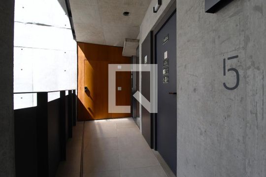Compra apartamento mobiliado na Vila Nova Conceição com 2 quartos, varanda gourmet e piscina. — Hall de Entrada