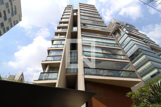Compra apartamento mobiliado na Vila Nova Conceição com 2 quartos, varanda gourmet e piscina. — Fachada do Prédio