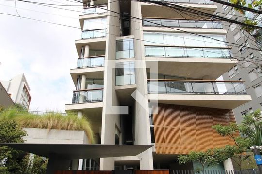 Compra apartamento mobiliado na Vila Nova Conceição com 2 quartos, varanda gourmet e piscina. — Fachada do Prédio