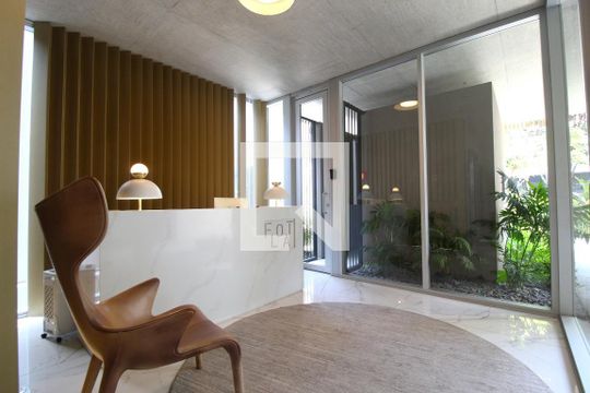 Compra apartamento mobiliado na Vila Nova Conceição com 2 quartos, varanda gourmet e piscina. — Hall Social