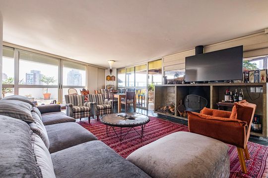 Venda de apartamento mobiliado com 3 quartos, quintal e churrasqueira no condomínio. — Sala 2