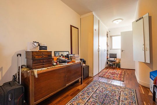 Venda de apartamento mobiliado com 3 quartos, quintal e churrasqueira no condomínio. — Suíte 