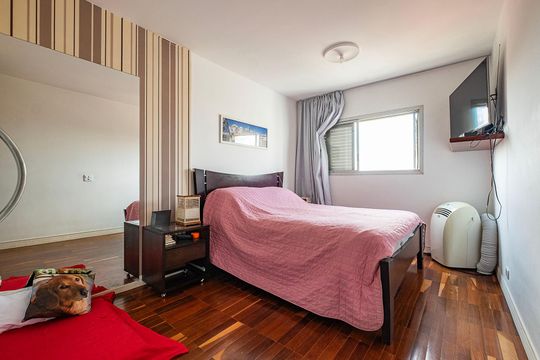 Venda de apartamento mobiliado com 3 quartos, quintal e churrasqueira no condomínio. — Suíte Master