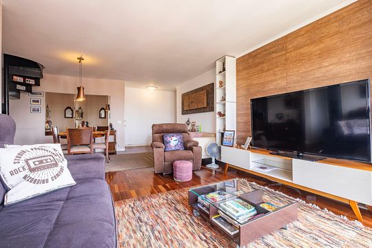 Venda de apartamento mobiliado com 3 quartos, quintal e churrasqueira no condomínio. — Sala 1