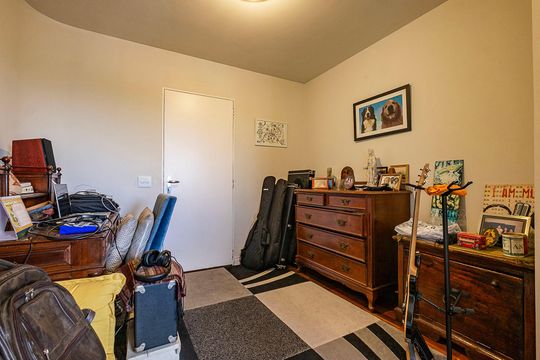 Venda de apartamento mobiliado com 3 quartos, quintal e churrasqueira no condomínio. — Suíte 