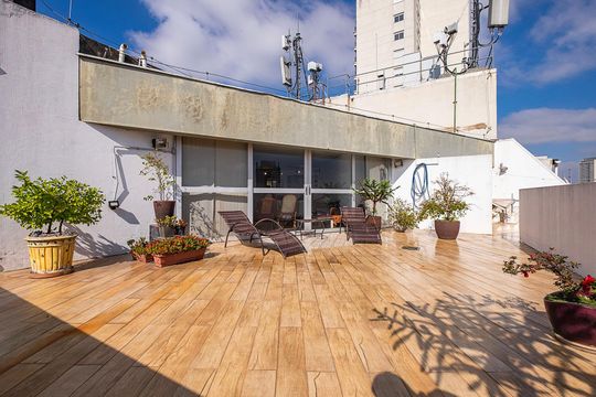 Venda de apartamento mobiliado com 3 quartos, quintal e churrasqueira no condomínio. — Terraço