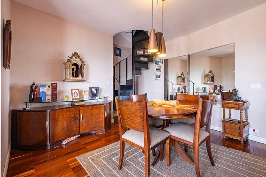 Venda de apartamento mobiliado com 3 quartos, quintal e churrasqueira no condomínio. — Sala 1
