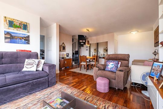 Venda de apartamento mobiliado com 3 quartos, quintal e churrasqueira no condomínio. — Sala 1