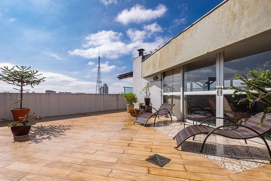 Venda de apartamento mobiliado com 3 quartos, quintal e churrasqueira no condomínio. — Terraço