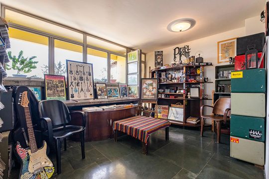 Venda de apartamento mobiliado com 3 quartos, quintal e churrasqueira no condomínio. — Sala 4