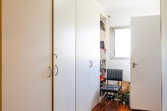 Venda de apartamento mobiliado com 3 quartos, quintal e churrasqueira no condomínio. — Suíte 