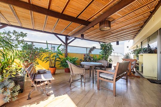 Venda de apartamento mobiliado com 3 quartos, quintal e churrasqueira no condomínio. — Terraço