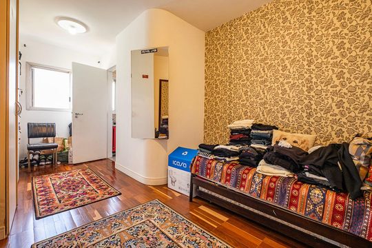 Venda de apartamento mobiliado com 3 quartos, quintal e churrasqueira no condomínio. — Suíte 
