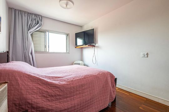 Venda de apartamento mobiliado com 3 quartos, quintal e churrasqueira no condomínio. — Suíte Master