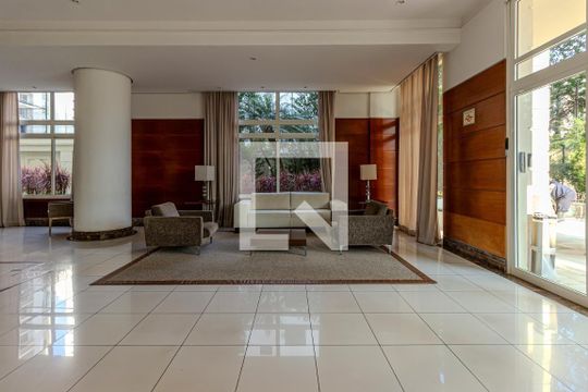 Apartamento à venda na Cidade Monções, 3 quartos, varanda, mobiliado, piscina e academia no condomínio. — Hall Social