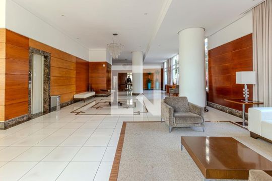 Apartamento à venda na Cidade Monções, 3 quartos, varanda, mobiliado, piscina e academia no condomínio. — Hall Social