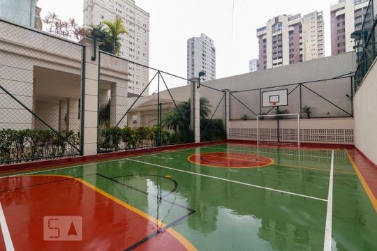 Apartamento à venda na Cidade Monções, 3 quartos, varanda, mobiliado, piscina e academia no condomínio. — Quadra