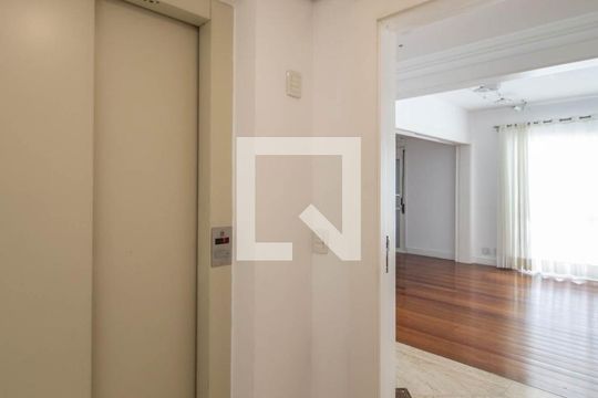 Apartamento à venda na Cidade Monções, 3 quartos, varanda, mobiliado, piscina e academia no condomínio. — Entrada