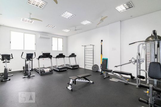 Apartamento à venda na Cidade Monções, 3 quartos, varanda, mobiliado, piscina e academia no condomínio. — Academia