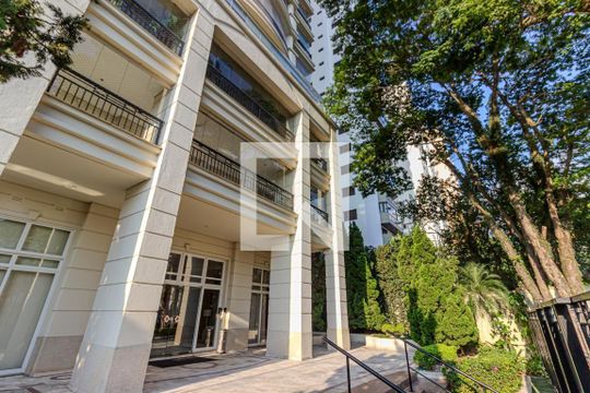 Apartamento à venda na Cidade Monções, 3 quartos, varanda, mobiliado, piscina e academia no condomínio. — Fachada do Prédio