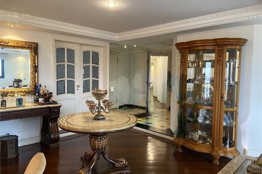 Apartamento mobiliado no Alto da Lapa com 4 suítes, varanda gourmet, academia e piscina. Ideal para compra. — foto 7