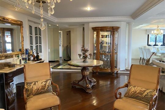 Apartamento mobiliado no Alto da Lapa com 4 suítes, varanda gourmet, academia e piscina. Ideal para compra. — foto 1