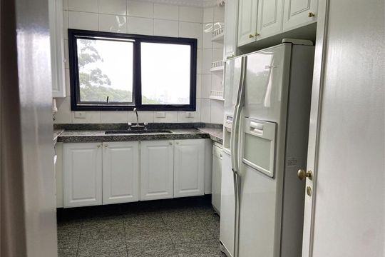Apartamento mobiliado no Alto da Lapa com 4 suítes, varanda gourmet, academia e piscina. Ideal para compra. — foto 17