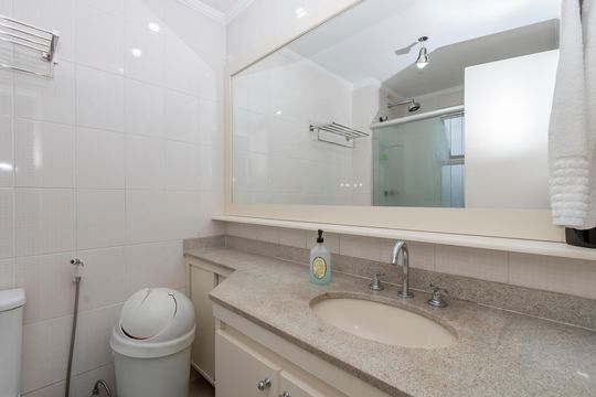 Compra apartamento no Brooklin com 3 quartos, closet e academia no condomínio. Pet friendly. — Banheiro da Suíte 1