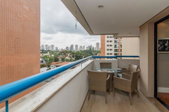 Compra apartamento no Brooklin com 3 quartos, closet e academia no condomínio. Pet friendly. — Varanda
