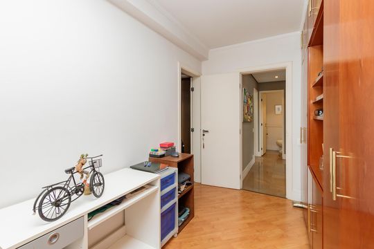 Compra apartamento no Brooklin com 3 quartos, closet e academia no condomínio. Pet friendly. — Escritório