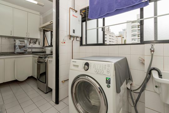 Compra apartamento no Brooklin com 3 quartos, closet e academia no condomínio. Pet friendly. — Área de Serviço