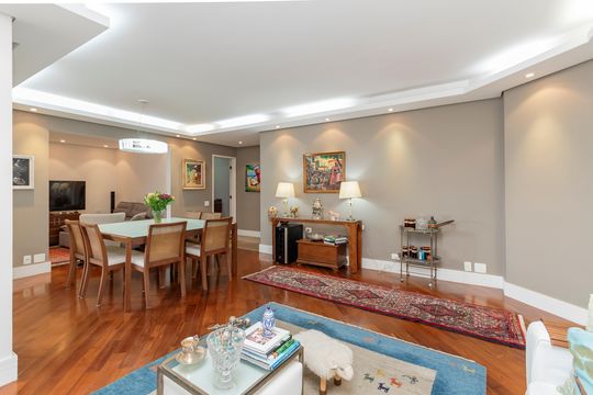 Compra apartamento no Brooklin com 3 quartos, closet e academia no condomínio. Pet friendly. — Sala