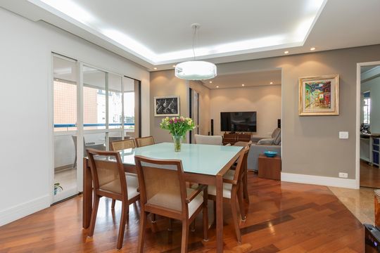 Compra apartamento no Brooklin com 3 quartos, closet e academia no condomínio. Pet friendly. — Sala