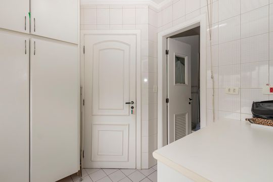 Compra apartamento no Brooklin com 3 quartos, closet e academia no condomínio. Pet friendly. — Área de Serviço
