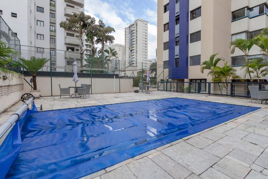 Compra apartamento no Brooklin com 3 quartos, closet e academia no condomínio. Pet friendly. — Área comum