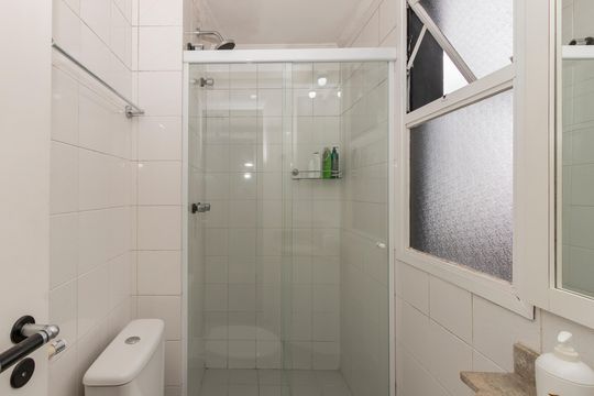 Compra apartamento no Brooklin com 3 quartos, closet e academia no condomínio. Pet friendly. — Banheiro da Suíte 3