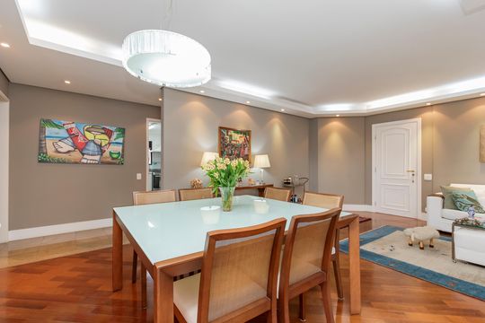 Compra apartamento no Brooklin com 3 quartos, closet e academia no condomínio. Pet friendly. — Sala