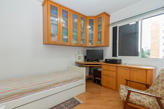 Compra apartamento no Brooklin com 3 quartos, closet e academia no condomínio. Pet friendly. — Suíte 2