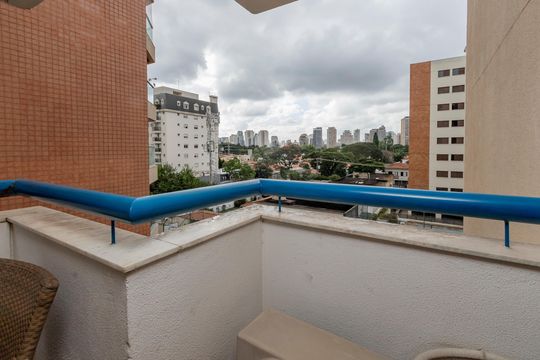 Compra apartamento no Brooklin com 3 quartos, closet e academia no condomínio. Pet friendly. — Varanda