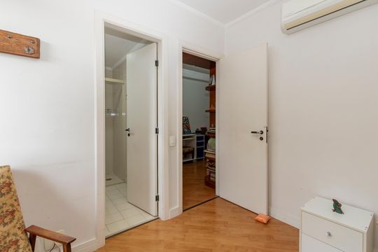 Compra apartamento no Brooklin com 3 quartos, closet e academia no condomínio. Pet friendly. — Suíte 2