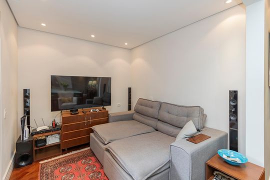Compra apartamento no Brooklin com 3 quartos, closet e academia no condomínio. Pet friendly. — Sala de TV